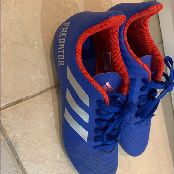 unisex Adidas cleats - Picture 3 of 4